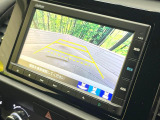 【バックカメラ】駐車時に後方がリアルタイム映像で確認できます。大型商業施設や立体駐車場での駐車時や、夜間のバック時に大活躍!運転スキルに関わらず、今や必須となった装備のひとつです!