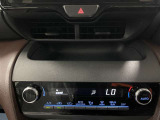 オートエアコン♪お好みの温度に設定するだけで車内を快適空間にしてくれますよ♪