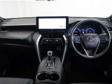 運転席は見晴らしが良く、運転しやすいレイアウトになっています。