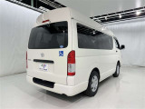 広々とした車内空間に優れた燃費性能。更にデザインも上質で人気のお車です!