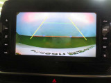 安心のバックモニター付きです!ナビの画面にカメラ映像がしっかり表示されるので、駐車が苦手な方でも安心して車庫入れができますよ♪