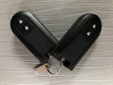 電子カードキーを携帯していれば、ドアハンドルやバックドアのリクエストスイッチを押すだけでドアの施錠・解錠が出来ます♪もちろん 遠隔操作も可能です!盗難防止のイモビライザー機能装備ですよ ☆