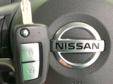【キーレス】少し離れた場所からでもボタン一つでドアの開錠・施錠ができるのでとっても便利!ドアの鍵穴周りに傷をつけることもありません♪