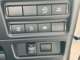 左右の電動スライドドア開閉スイッチです。運転席からも開閉操作が出来て便利です。