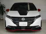 ■2WD専用フードデカール付。■NISMO専用フロントグリル&フロントバンパー&フロントLEDフォグランプ付!真ん中のNISMO専用エンブレムがかっこいい!