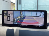 狭い場所での駐車やすれ違いなどでより的確な運転操作に役立つ360&deg;ビューモニターが装備されています。