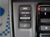 シフトはボタン操作となっており、直感的な操作性により、ドライバーの快適な運転を支援。P・N・Dは押す、Rは引くという人間の感覚にマッチした操作感です。