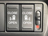 【両側パワースライドドア】スマートキーや運転席のスイッチで後席両側スライドドアの開閉が可能♪電動だから力を入れてドアを開ける必要が無く、小さなお子様でも簡単に開け閉めでき快適です♪
