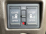 【両側パワースライドドア】スマートキーや運転席のスイッチで後席両側スライドドアの開閉が可能♪電動だから力を入れてドアを開ける必要が無く、小さなお子様でも簡単に開け閉めでき快適です♪