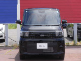 かわいいフロントマスクです(^^)! LEDヘッドランプも搭載。また接近時アンロック/降車時オートロック機能でキーを携帯してクルマに近づくと自動でアンロック。エンジンをOFFにしてクルマから離れると自動でロック。