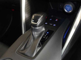 電動パーキングブレーキ・ブレーキホールドを装備してます。ホールド機能は信号待ちが多い一般道で疲労軽減になり、大好評です!