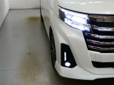 LEDヘッドライトです。デザイン性がよくとても明るいので、夜間の走行や悪天候でも安心です。しかも長寿命!