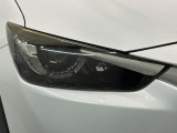 LEDヘッドライトは、点灯の瞬間から最大光量を発揮し、突然暗くなるトンネルなどでの安定感を高めます。
