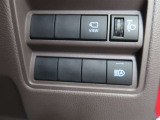 オートマチックハイビームとは、先行車や対向車のライトを認識し、ハイビームとロービームを自動で切り替える機能です。夜道の視界を確保します。詳細は販売店スタッフまでおたずねください。