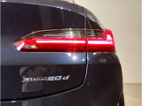 BMWのミラーは車種によって異なりますがレーンチェンジウォーニングが装備されております。詳しくは当店スタッフまでお問い合わせくださいませ。