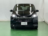 LEDヘッドライトを装備しています。LEDヘッドライトはとても明るく、雨の日や夜間走行も安全・安心です。オートライトコントロール付きで周囲の明るさに応じて自動で点灯・消灯します