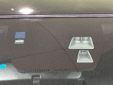【i-ACTIVESENSE】走行中に前方の車両等を認識し、衝突しそうな時は警報とブレーキで衝突回避と被害軽減をアシスト。より安全にドライブをお楽しみいただけます。