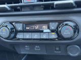エアコンはオートエアコンです★シートヒーターも運転席&助手席に付いてます★シートヒーター機能が欲しい!とおっしゃる方もいらっしゃるくらい!人気の装備です♪