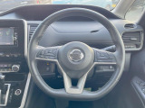 【純正革巻きステアリング】上質な革を使用することで、手にしっかり馴染みとても運転しやすいハンドルです♪