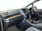 豪華な内装で運転も楽しくなりますよ♪