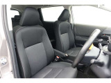 しっかりとしていて上質な座り心地のシートです。 座り心地も良くて長時間の運転も快適ですよ。 肌触りの良いシートが評判です。