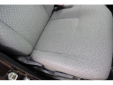乗り降りする機会が多く痛みの出やすい運転席シートのサイド・座面のアップ写真、ご検討の際の参考にしてください