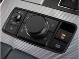 【コマンダースイッチ】各画面へのスイッチ操作と、コマンダー操作ができます。手元を見なくても、各画面に切り替えることができます。