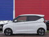 お出かけが、もっと楽しくなる軽。新しい日産デイス(*^^)v クルマが360&deg;周囲を見守ってくれるから、安心しておでかけできます。ボディカラーは、人気のホワイトパール(特別塗装色)、走行距離わずか 590Kmです!