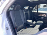 メルセデス・ベンツの定める厳しい基準をクリアしたお車のみをご案内させて頂きます。納車前整備はメーカー規定に基づき当店3Fの指定工場で入念に行なわれます。熟練のメカニックがお客様のお車を整備致します。