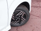 155/65R14タイヤ+専用アルミホイールです。スタッドレスタイヤや各種オプションのご注文も承っております(^^)!