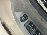 狭い駐車場で便利な電動格納ドアミラーが付いています。