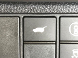 【パワーバックドア】スマートキーや運転席のボタンを押すだけでリアゲートが自動で開閉します!荷物を持っている時や、高い位置にあるバックドアを閉める際に便利な機能です♪