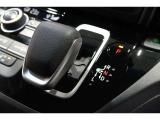 インパネシフトだから視線の移動も少なく足元もスッキリ♪運転席もゆったりしているのでゆとりを持ってドライブできますね!