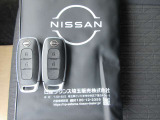〔インテリジェントキー〕機械的に鍵を開閉するのではなく、バックやポケットの中に持っているだけで開閉やエンジン始動なども可能なインテリジェントキーシステムです