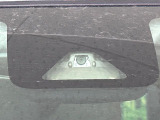【スマートアシスト】走行中に前方の車両等を認識し、衝突しそうな時は警報とブレーキで衝突回避と被害軽減をアシスト。より安全にドライブをお楽しみいただけます。