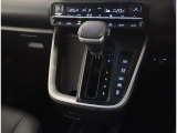 スマートキー付きです。スマートキーとは鍵を車に差し込まなくても、ドアノブを触ったりするだけで、ドアロックを解錠できます。これが凄く便利なんですよ。