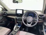 運転席まわりです。 各操作スイッチは使いやすい位置に配置されてます。