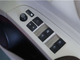 電動格納&ミラー角度調整機能付きです。