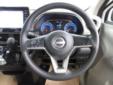 運転が楽しくなる明るく開放的な運転席まわりです。
