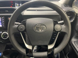 インテリアに合わせたデザインのステアリングは、運転される方のことも考え、運転しやすい形状、大きさです。是非一度、実際に触ってお確かめください。