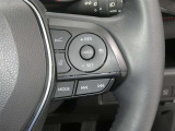 【レーダークルーズコントロール】(全車速追従機能付)付きです。車速に応じて追従支援してくれるので、ロングドライブも快適です。詳細は販売店スタッフまでおたずねください。