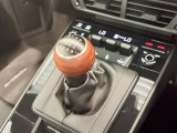車両はすべて屋内にて保管しておりますので、綺麗な状態のお車をご覧いただけます。