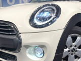●LEDヘッドライト:夜間走行時も良好な視界を確保し安心して運転できる高輝度LEDヘッドライトを装備!点灯速度が早く、消費電力も抑えられています。
