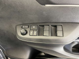 パワーウィンドウスイッチで運転席から全席の窓の開閉ができます♪