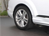 ●オシャレは足元からといいますが、車も同じく足元のエレガンスさで全体のイメージが変わります。