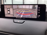 狭い場所での駐車やすれ違いなどでより的確な運転操作に役立つ360&deg;ビューモニターが装備されています。