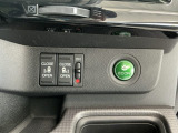 【両側パワースライドドア】両側がパワースライドドアになっており、運転席のスイッチやスマートキーでも開閉が可能です!開口部も広いので乗り降りも楽々♪