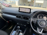 インパネ廻りと運転席です!シンプルにスッキリとまとまっています。運転操作に迷いにくくなっており、とても運転しやすいです。