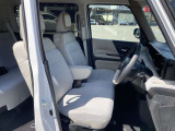 運転席からの視界もよくどなたがお乗りになられても運転しやすい車両になっています☆