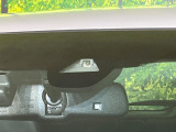 【ホンダセンシング】走行中に前方の車両等を認識し、衝突しそうな時は警報とブレーキで衝突回避と被害軽減をアシスト。より安全にドライブをお楽しみいただけます。
